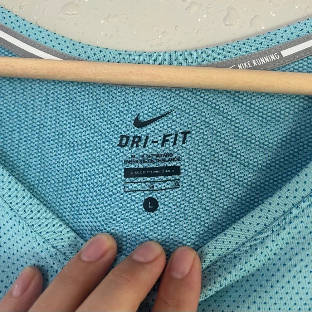 Nike Women's Light Blue Dri Fit Long Sleeve Tee Workout Running Athletic Casual